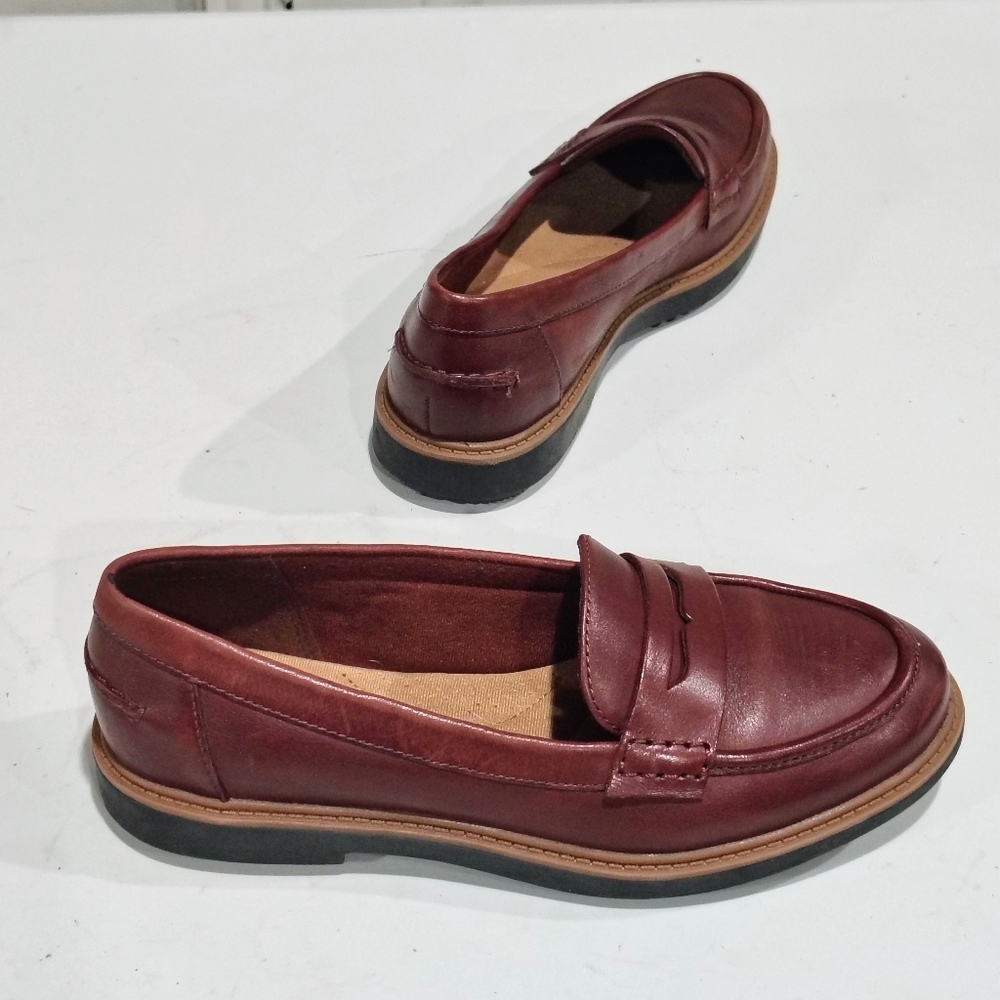CLARKs Women's Burgundy Red Leather Slip On Loafers Size 6
